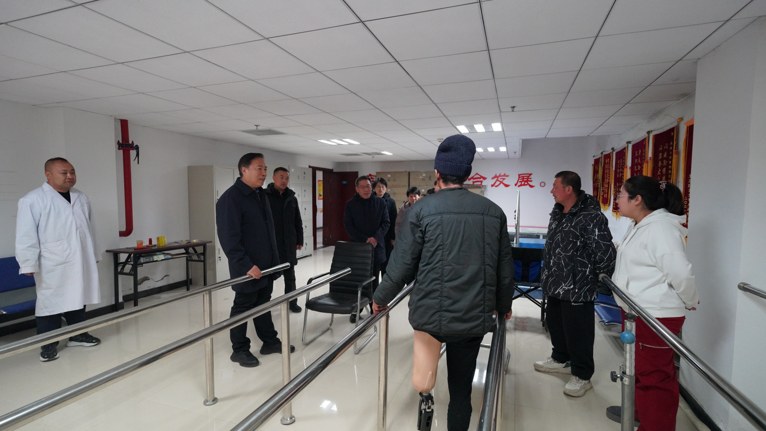 图为调研辅助器具适配服务